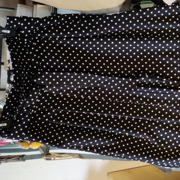 Laundry by Shelli Segal Black & White polka dot pleated high waisted crop pants - Picture 2 of 6